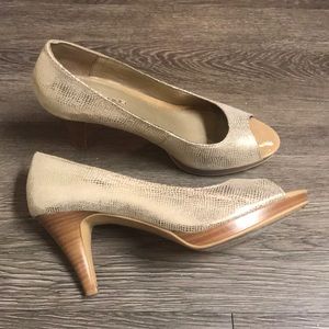 Bandolino Gold Open-Toed Heels